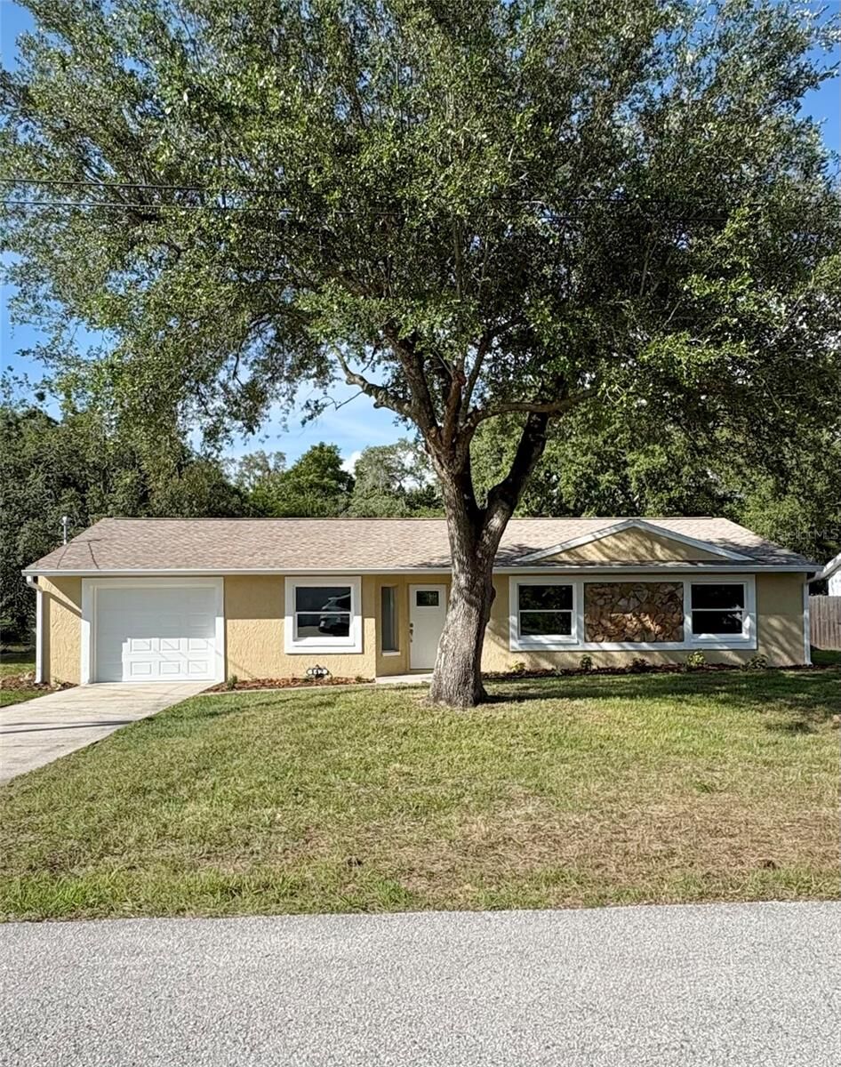 Property Photo: 142 Rosedale Avenue FL 34606