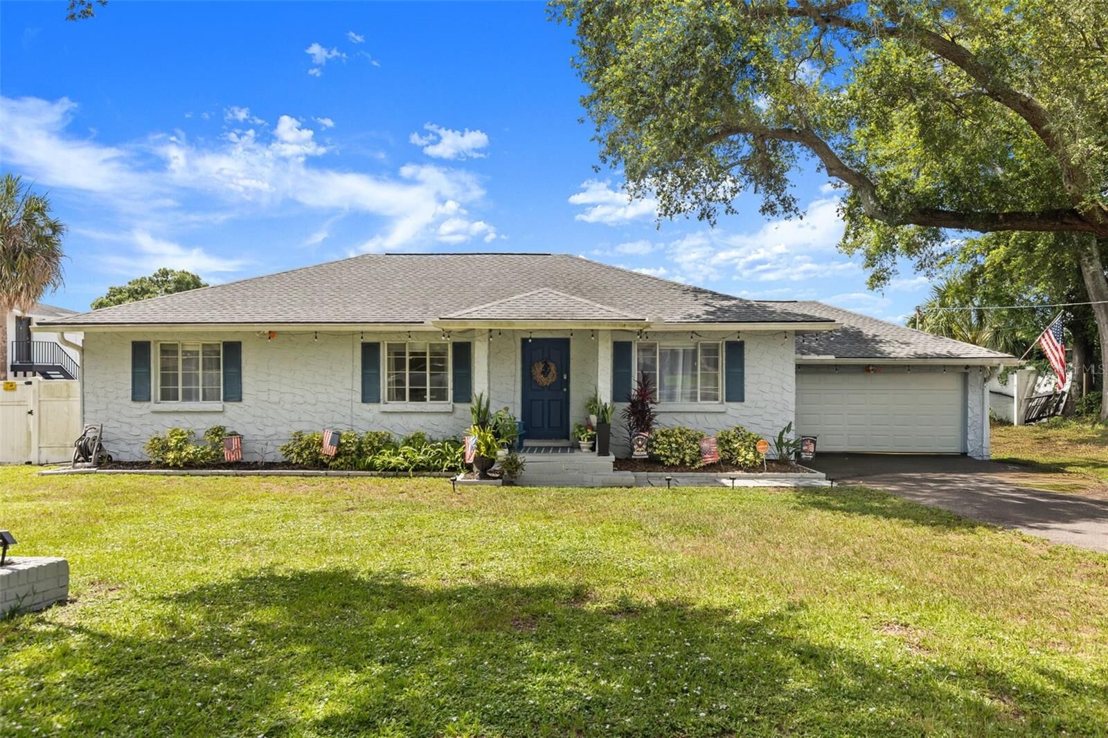 Property Photo: 920 Alicia Avenue FL 33604