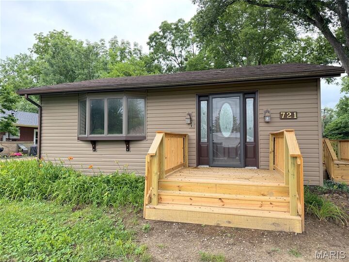 Property Photo:  721 S Cherry Street  IL 62269 