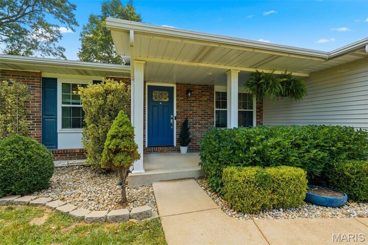 Property Photo: 6025 Westminster Court MO 63052