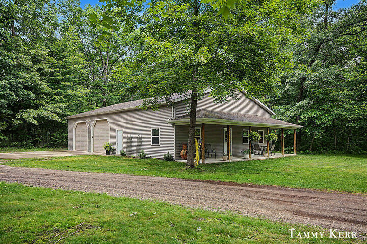 Property Photo:  2535 52nd Street  MI 49408 