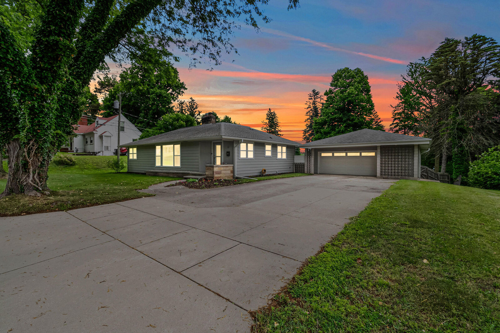 Property Photo:  61 Charles Street  MI 49242 