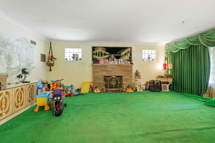 Property Photo: 8300 S Hermitage Avenue IL 60620