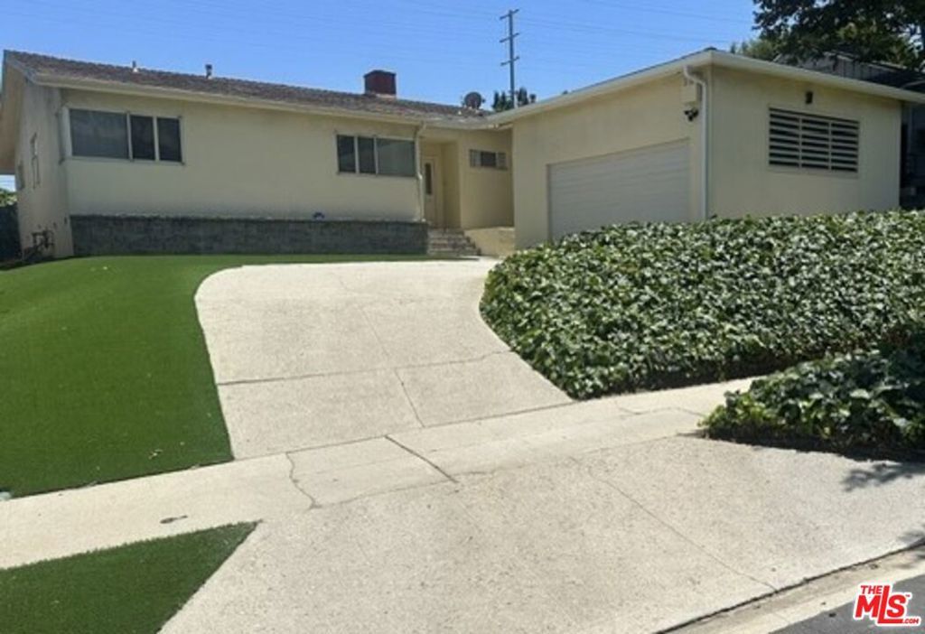 Property Photo: 3806 Carmona Avenue CA 90008