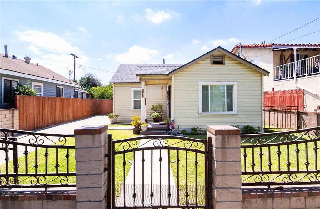 Property Photo:  237 S 5th  CA 90640 
