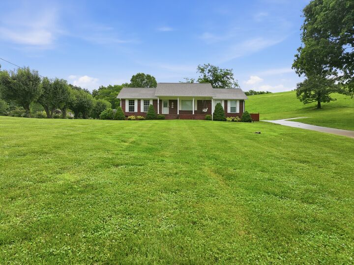 Property Photo:  700 Sleepy Hollow Rd  TN 38478 