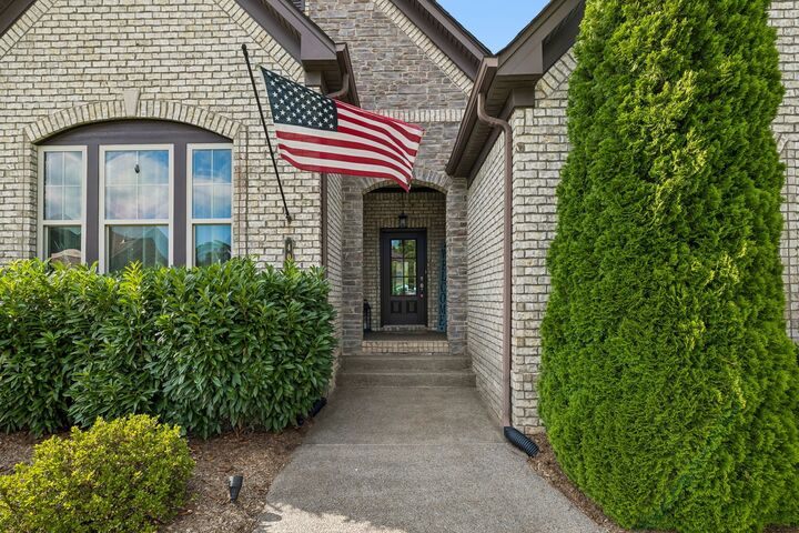 Property Photo:  401 Larkhill Ln  TN 37135 