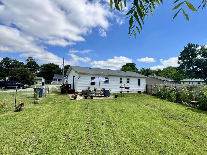 Property Photo: 618 Coble Cir TN 37160
