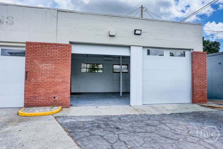 Property Photo:  902 Montgomery Street  GA 31401 