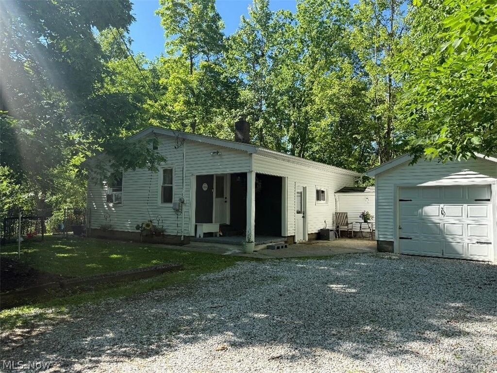 Property Photo:  906 Dora Lane  OH 44202 