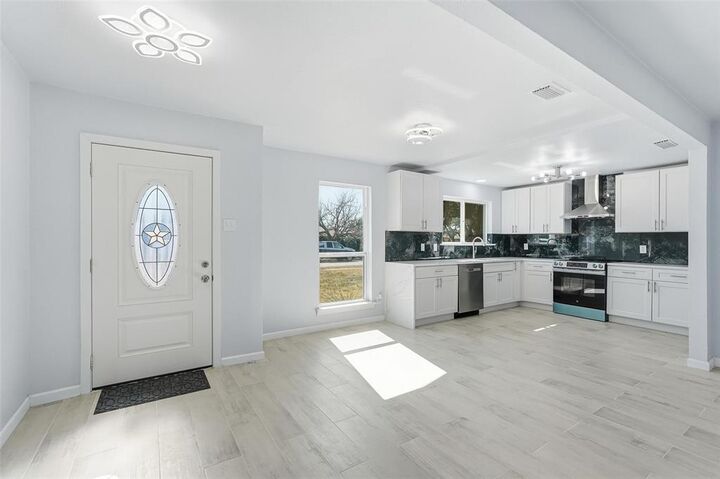 Property Photo:  1813 Crockett Street  TX 75042 