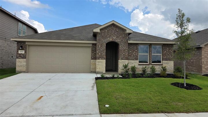 Property Photo:  4256 Sunny Branch Lane  TX 76036 