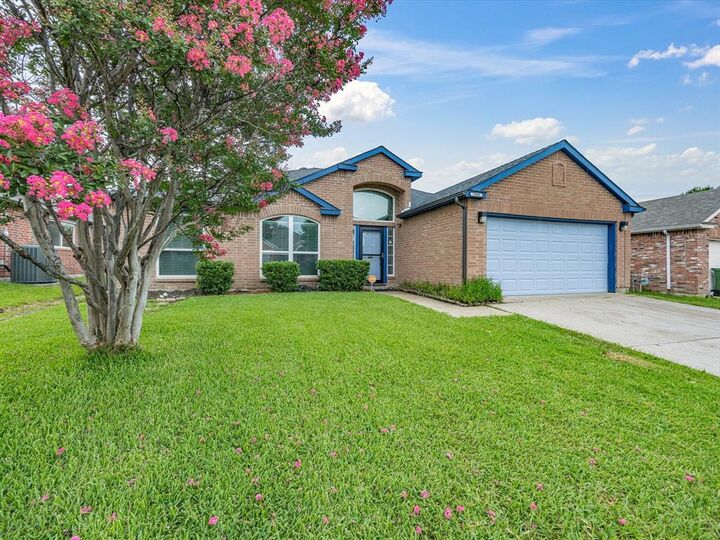 Property Photo: 7609 Albany Lane TX 76002