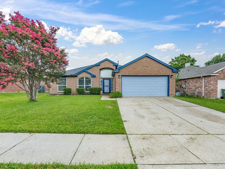 Property Photo: 7609 Albany Lane TX 76002