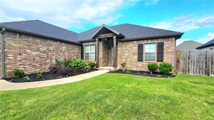 Property Photo:  2303 Elisabeth Street  AR 72761 