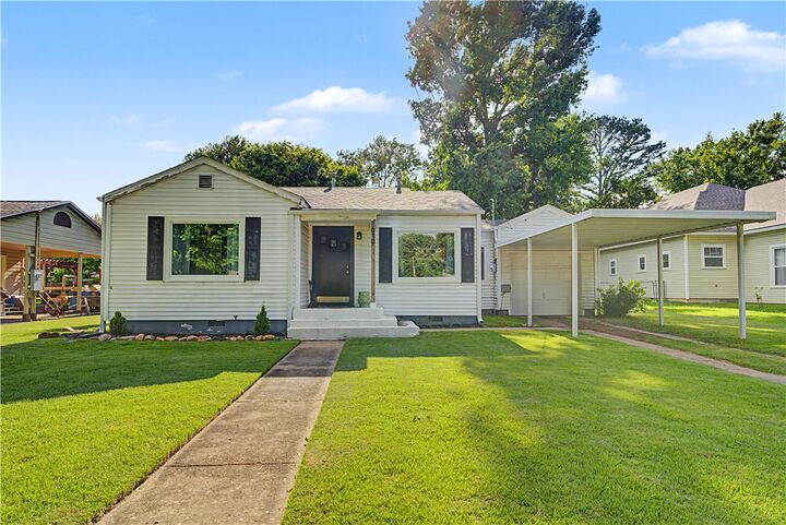 Property Photo:  610 South Oak Hill Street  AR 72761 
