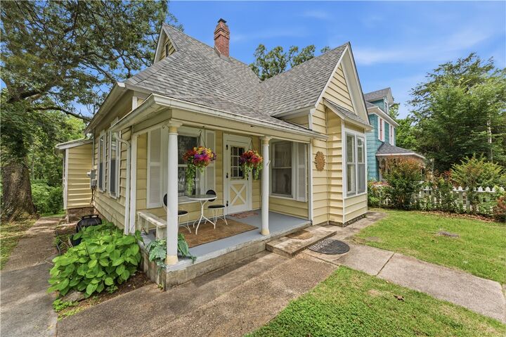 Property Photo: 38 Ridgeway Avenue AR 72632