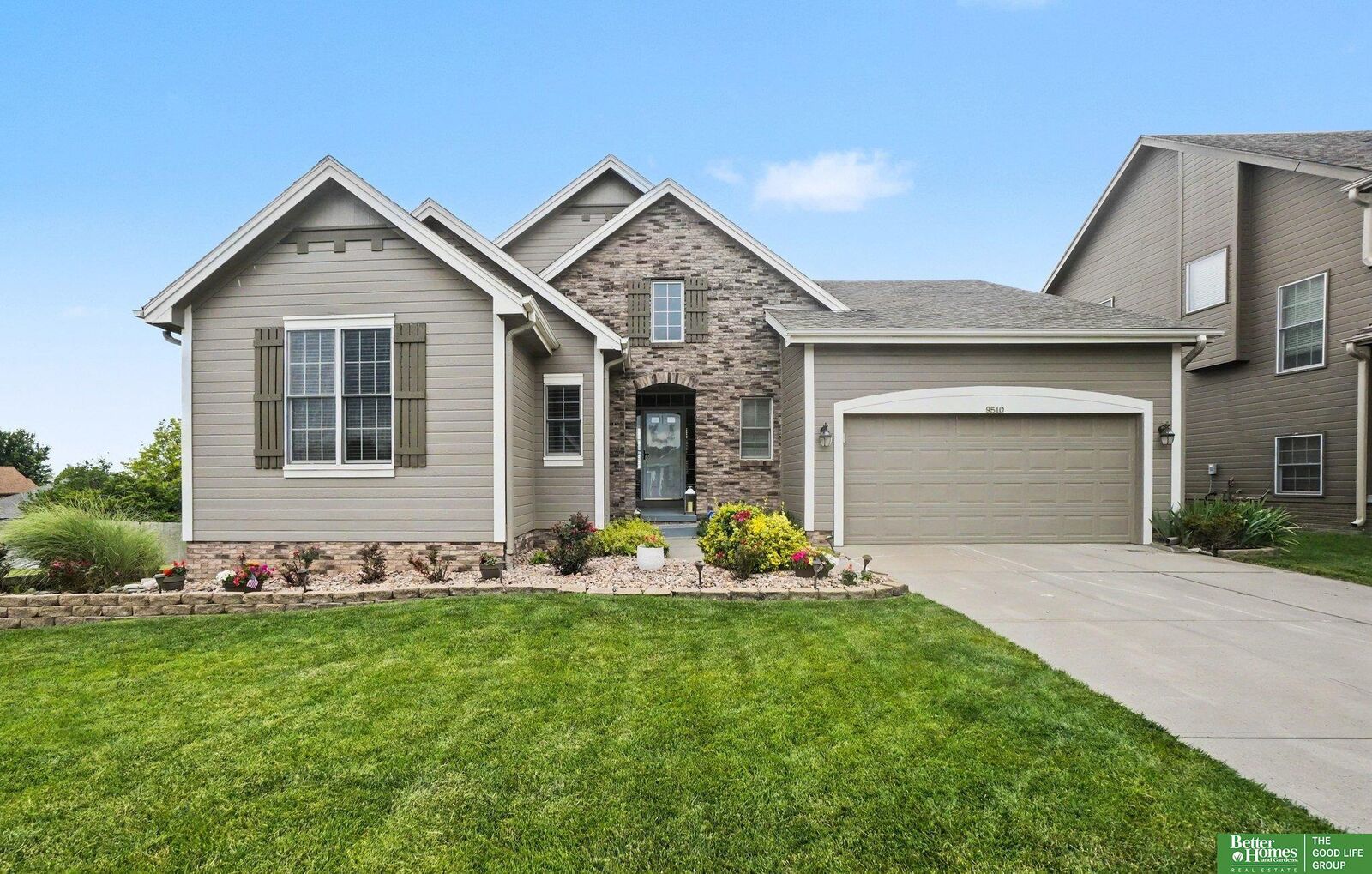 Property Photo:  9510 S 26th Avenue  NE 68147 