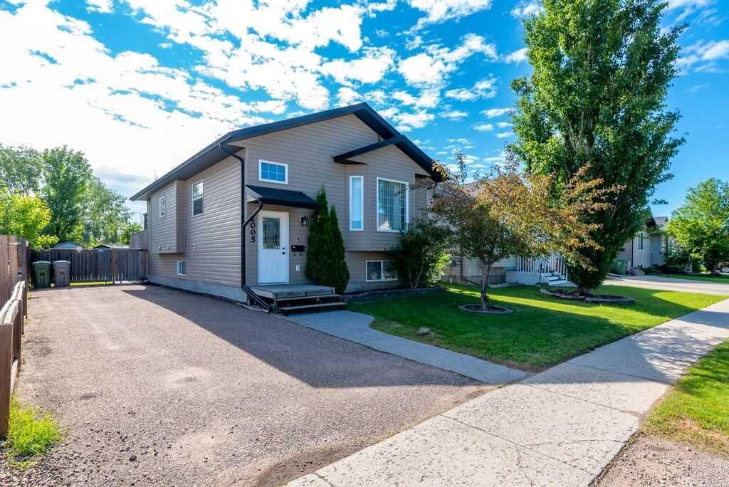 Property Photo: 2005 49 Avenue SK S9V 0Z3