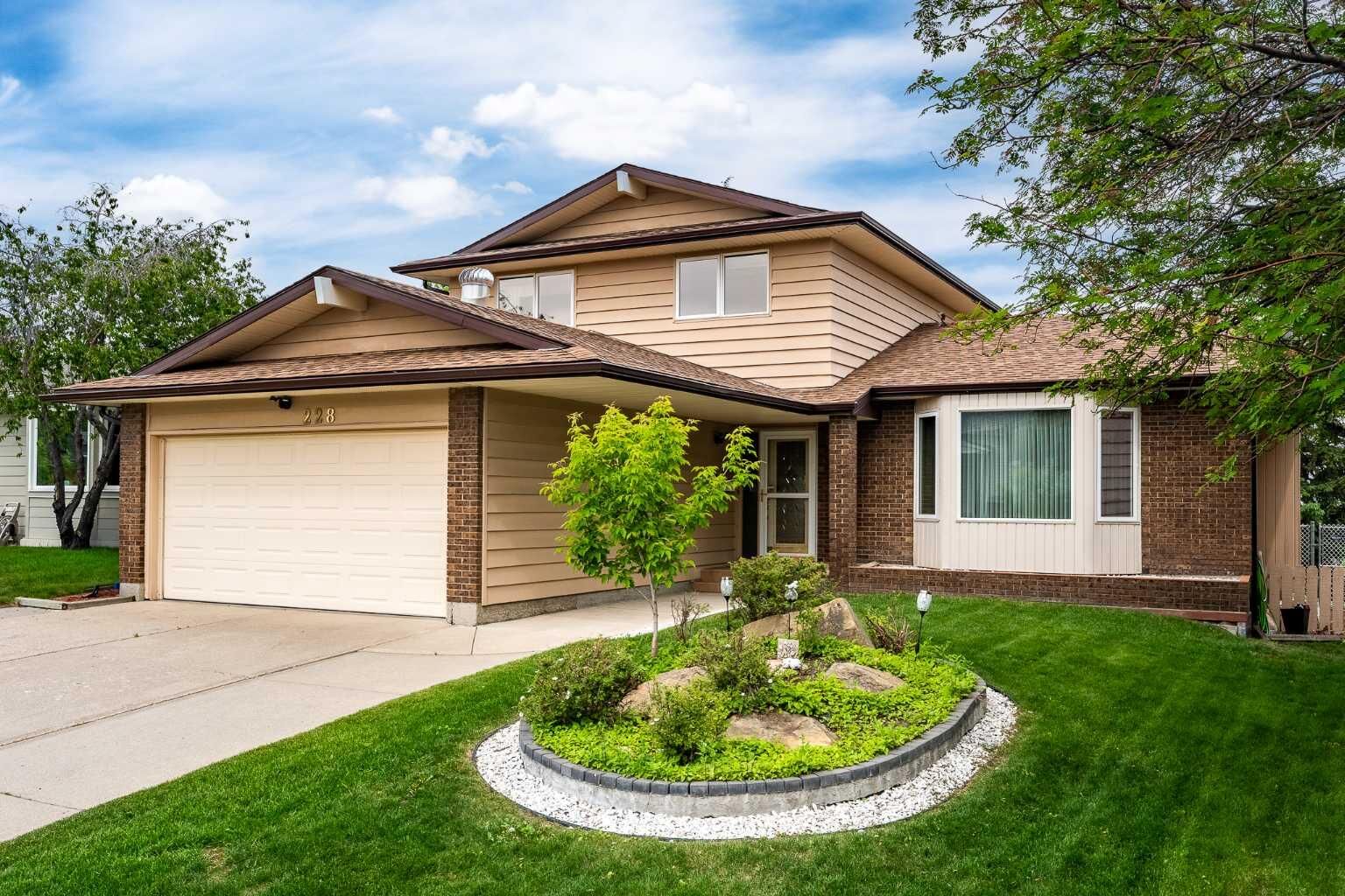 Property Photo: 228 Norfolk Road NW AB T2K 5P7