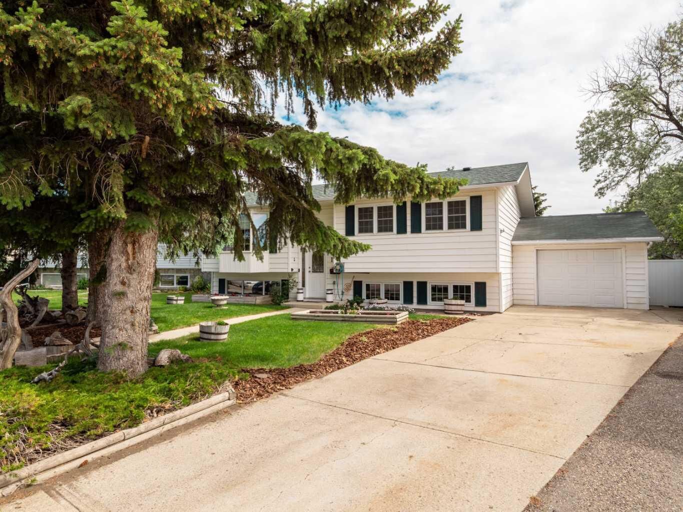 Property Photo: 17 Pine Place AB T0L 0V0