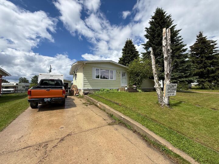 Property Photo: 5428 Moosehorn Avenue AB T0G 2C0