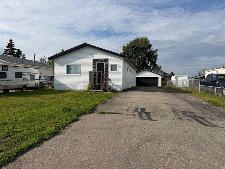 9908 103 Avenue — photo 1