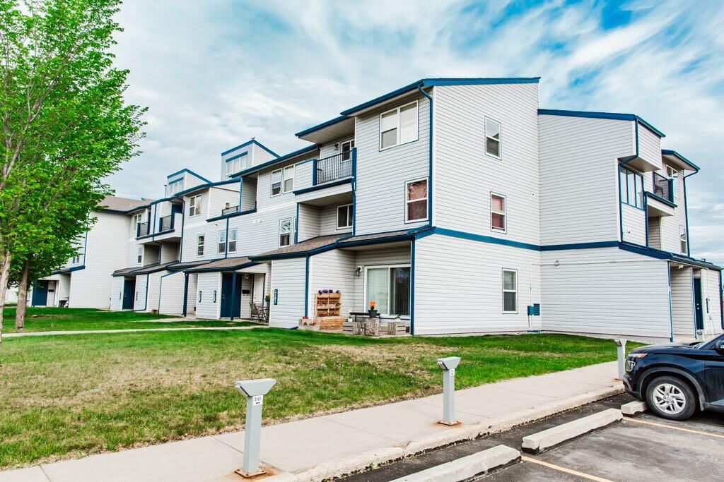 Property Photo: 7201 Poplar Drive 3208 AB T8V 6C5