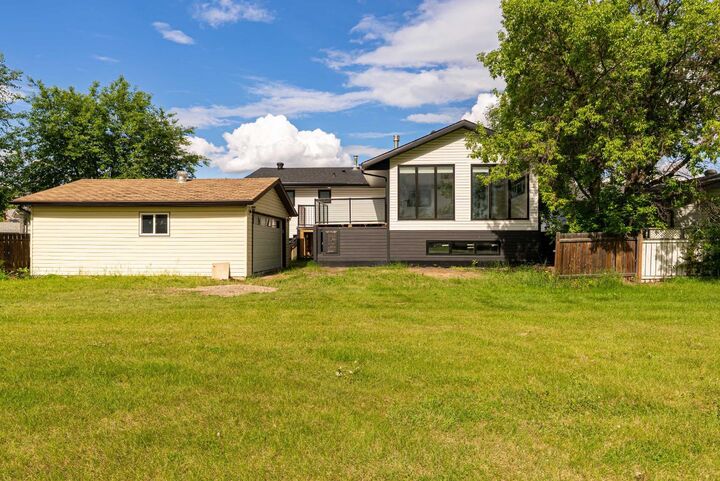 Property Photo:  113 Dundas Road  AB T9K 1B8 
