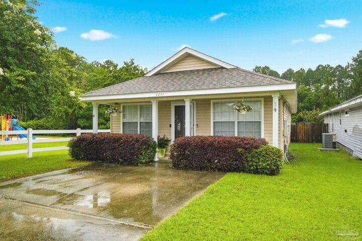 Property Photo:  1237 Brownfield Rd  FL 32526 