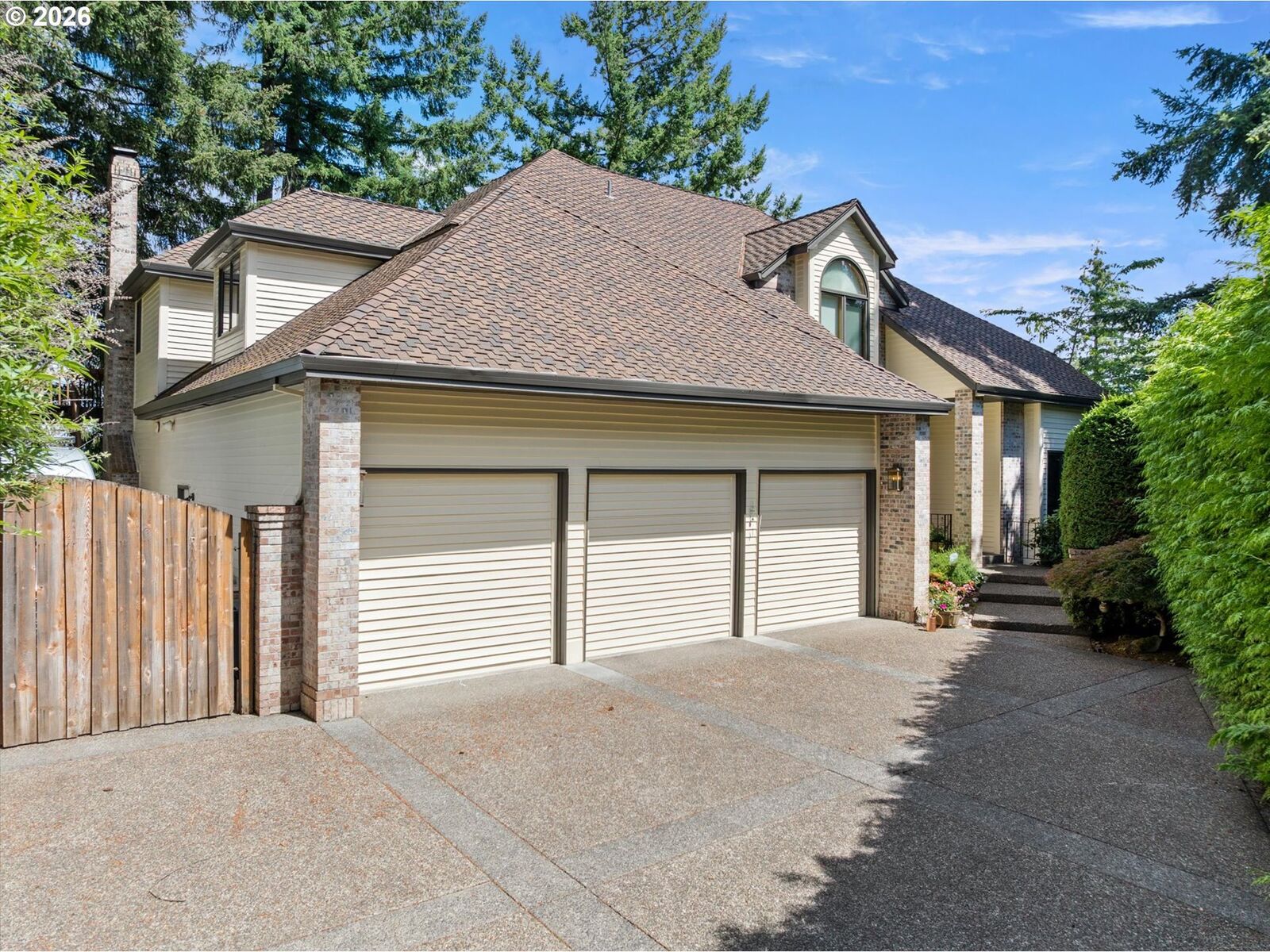 Property Photo: 1700 Village Park Ln OR 97034