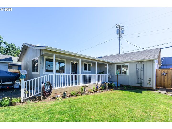 Property Photo: 1144 Juniper St OR 97448