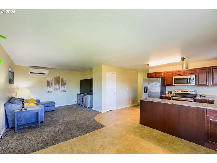 Property Photo:  1144 Juniper St  OR 97448 