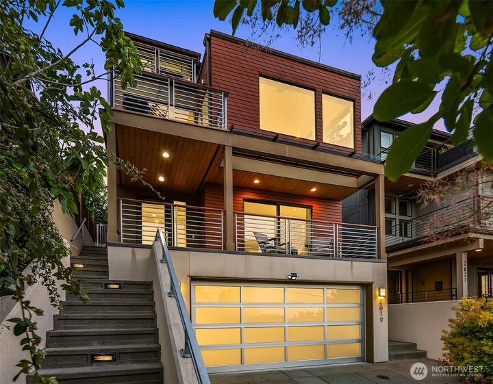 Property Photo:  2619  Warren Avenue N  WA 98109 