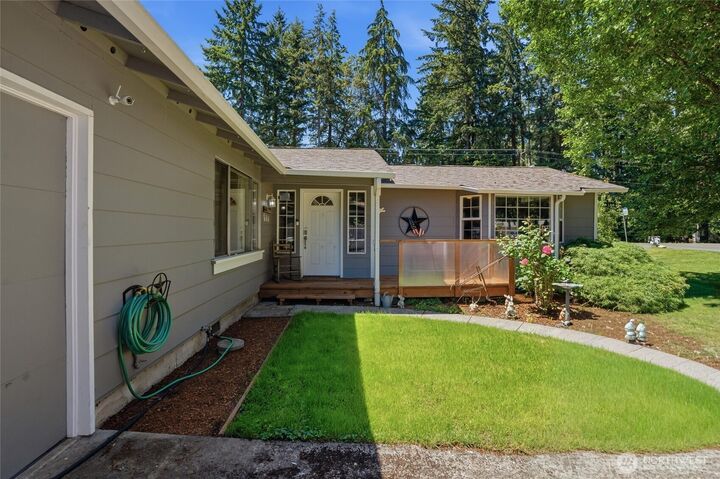 Property Photo:  3220 SE Azalea Avenue  WA 98366 