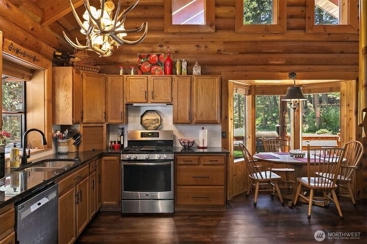 Property Photo:  1141  Oakmont Drive  WA 98922 
