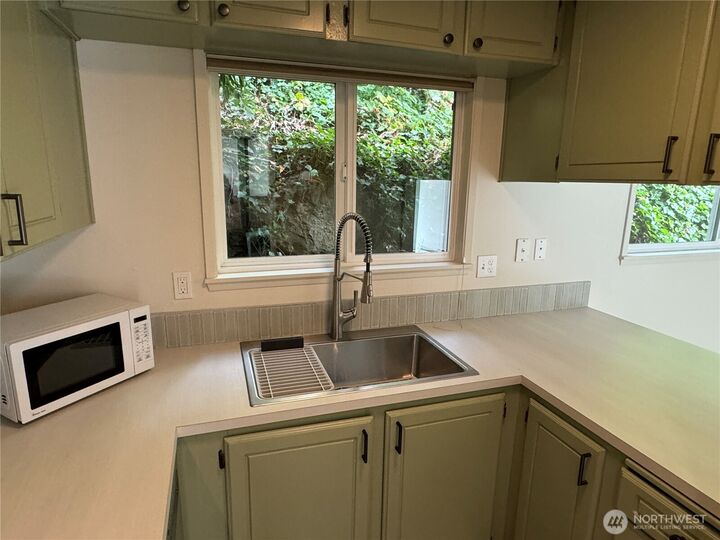 Property Photo: 2945 76th Avenue SE 7A WA 98040