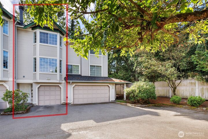 Property Photo:  604  122nd Avenue NE 3  WA 98005 