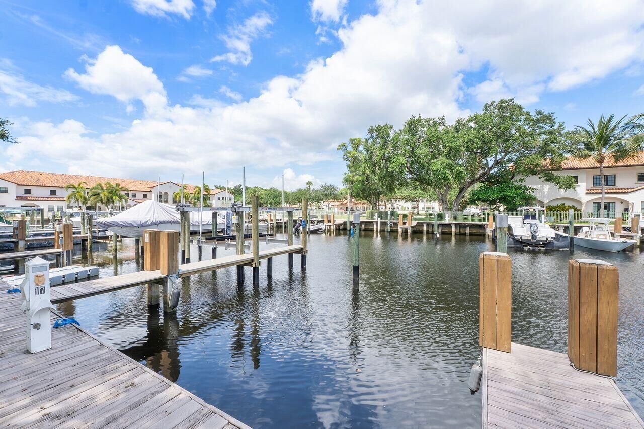 Property Photo: 2932 Hidden Harbour Court FL 33312