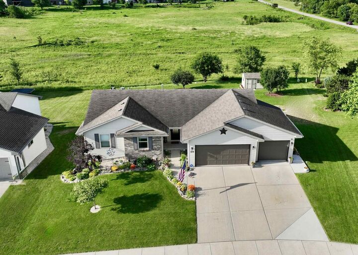 Property Photo:  1128 Crestline Drive  WI 53563 