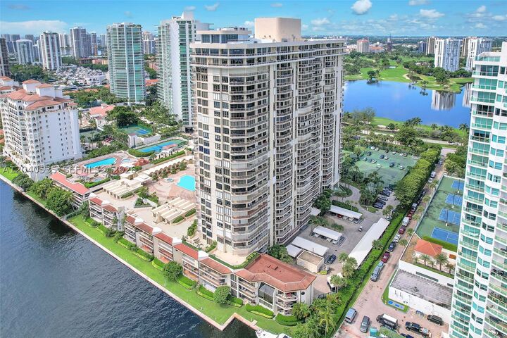 Property Photo:  20191 E Country Club Dr 1805  FL 33180 