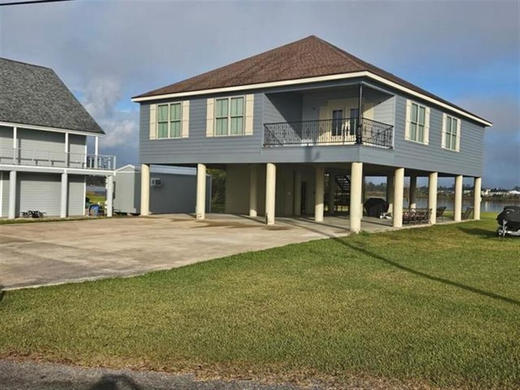 Property Photo:  24A River Rd Road  LA 70601 