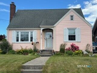 Property Photo:  182 Washington Parkway  CT 06615 