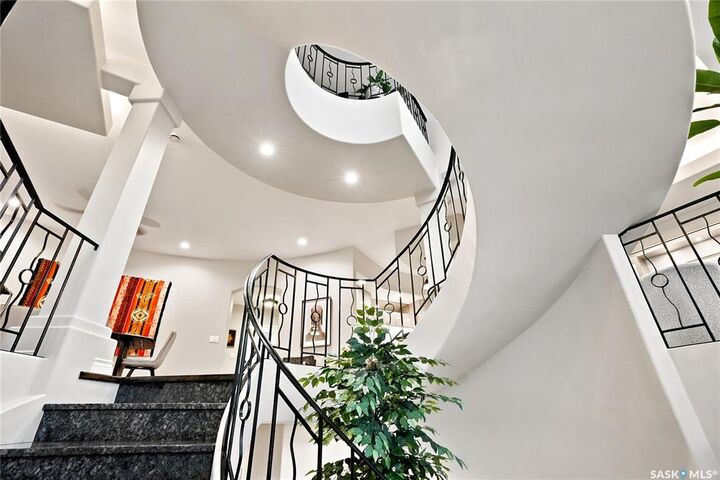Property Photo: 306 Saskatchewan Crescent E SK S7N 0K6