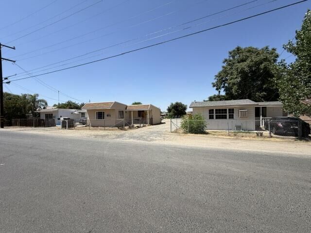 Property Photo: 844 E River Avenue CA 93257