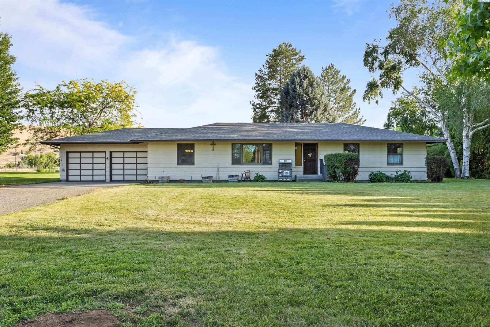 Property Photo:  11002 S 1518 Pr SW  WA 99350 