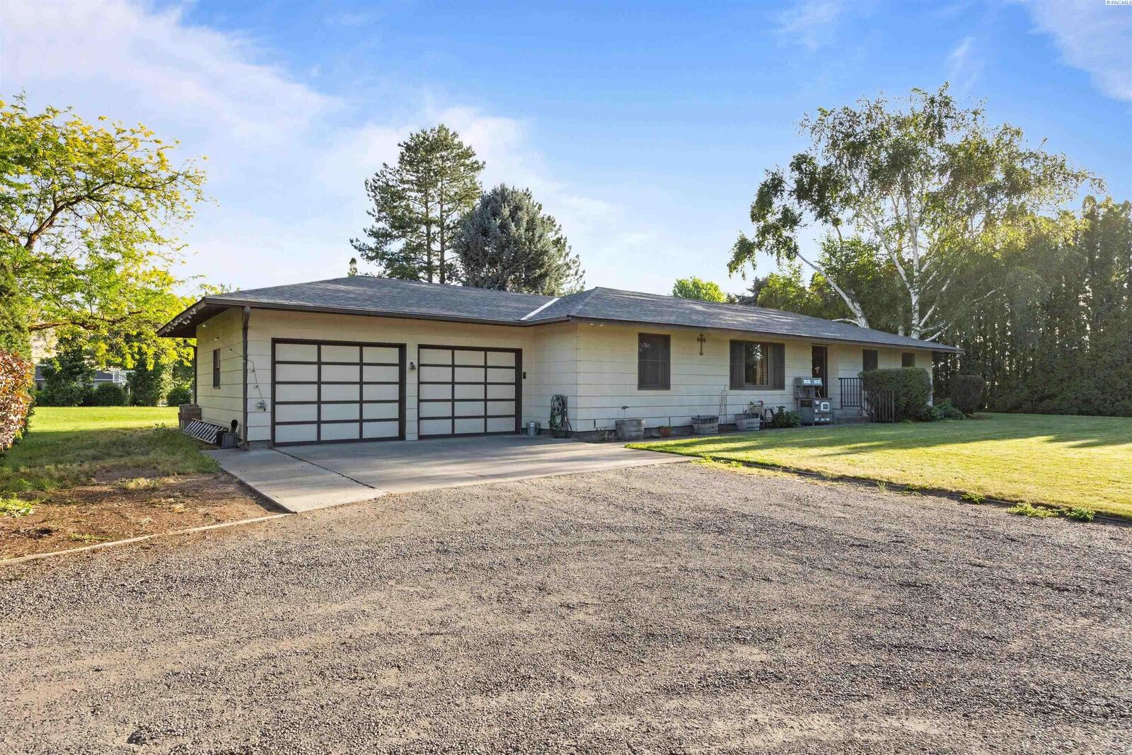 Property Photo: 11002 S 1518 Pr SW WA 99350