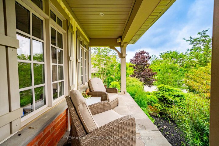 Property Photo: 8 Forestgreen Drive ON L9P 0B8