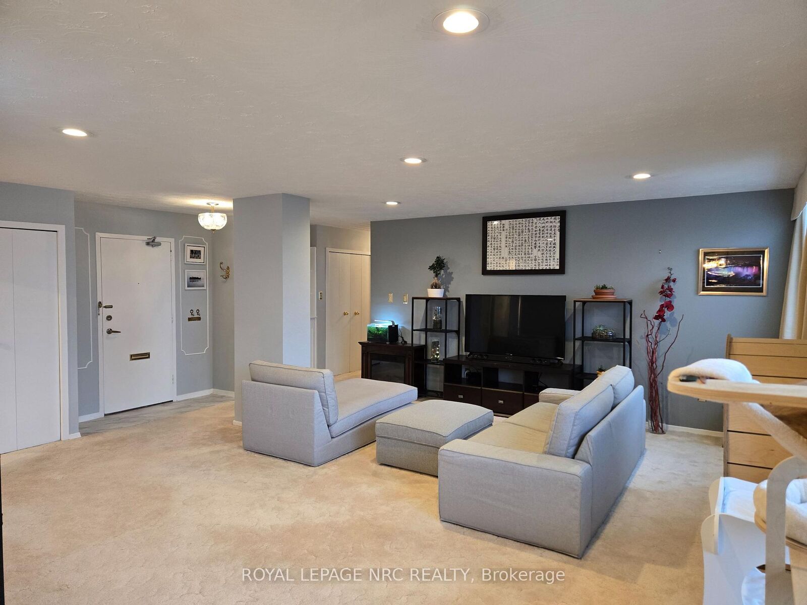 Property Photo: 35 Towering Heights Boulevard 1108 ON L2T 3G8