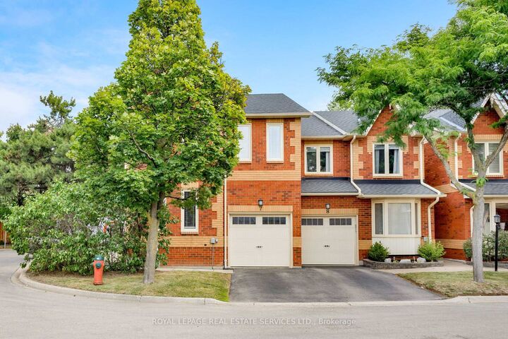 Property Photo: 2006 Glenada Crescent 7 ON L6H 5R9